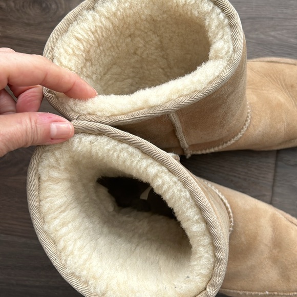 UGG Women’s Classic size 7 - Picture 6 of 6